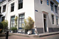 De Soeten Inval Hotels near De Veersche Poort