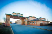 Days Inn & Suites by Wyndham Wichita Hotels in Wichita