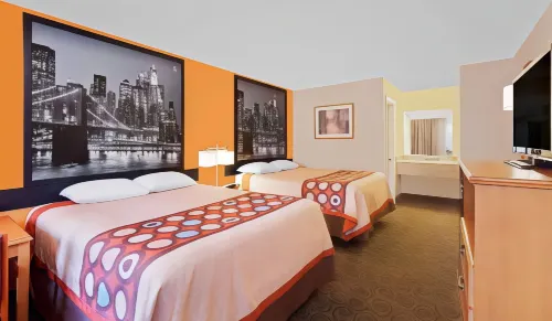 Super 8 by Wyndham Siloam Springs فنادق في Gentry