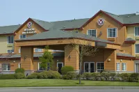 Red Lion Inn & Suites McMinnville فنادق في ميكمينفيل