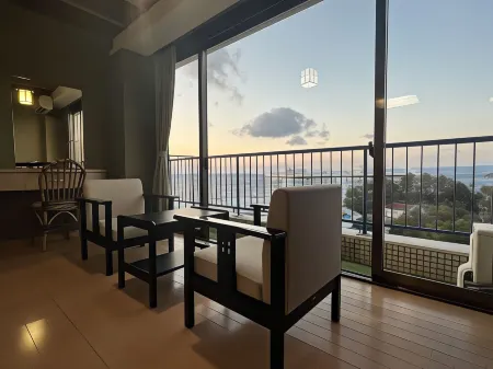 Shirahama Onsen Kisyu Hanto Отели рядом с Аэропорт Ширахама