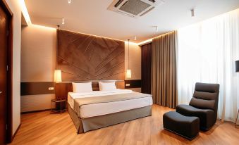 2. Hotel Tb..