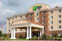 Holiday Inn Express & Suites Petersburg-Fort Lee