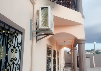 Bel Appartement Meublé À Yaoundé (Odza ) 야운데 은시말렌 국제공항 주변 호텔