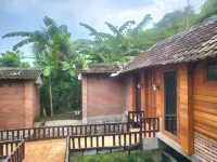 RedDoorz Syariah Near Wisata Durensewu Pandaan Hotels in Pandaan