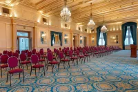The Fort Garry Hotel Spa and Conference Centre, Ascend Hotel Collection Hotels in Winnipeg