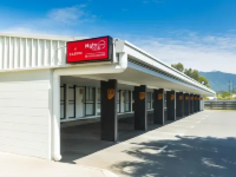 Nightcap at Edge Hill Tavern Hotels in Manoora
