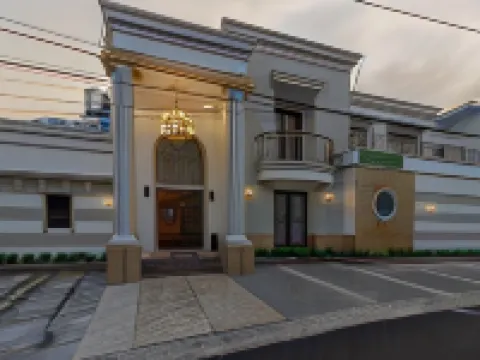 RedDoorz Plus Near Pantai Malalayang Manado Hotels in Malalayang