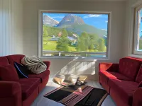 House on the lake Hotel di Skanland