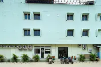 RedDoorz Near Soekarno Hatta Airport 3 Hoteles cerca de PIK 2 Indonesia Bergaya Eropa