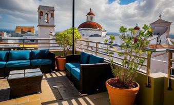 Decanter Hotel