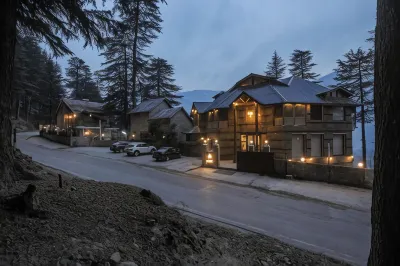 Pause by the Woods Hotels near Naggar View Point