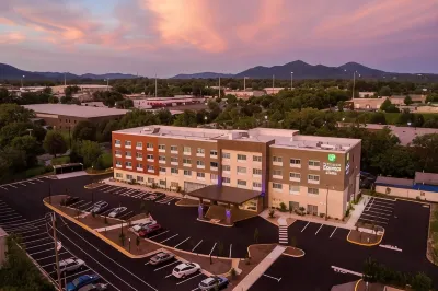 Holiday Inn Express & Suites ROANOKE – CIVIC CENTER by IHG Hotels in 