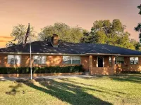 15 minutes to the airport. A peaceful nest in the middle of the city. Hotels in Owasso