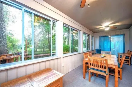 The Urban Lake House: Near Avalon Grand Resort