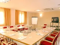 Holiday Inn Express Madrid - Alcorcon فنادق في فيلافيسيوسا دي أودون