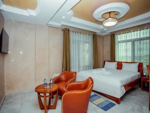 Silver Paradise Hotel
