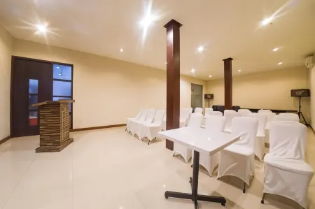 Budget Hotel Ambon Отели в г. Sirimau