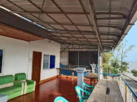 Silver Dolphin Guesthouse & Restaurant Hotels in Kratie
