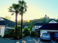 Tudor Lodge Motel - Motels