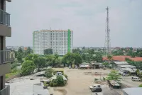 Gaudy Studio at Baileys Apartment Hotels in East Ciputat