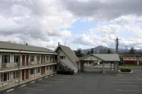 Pine Tree Inn Hotel a Medford