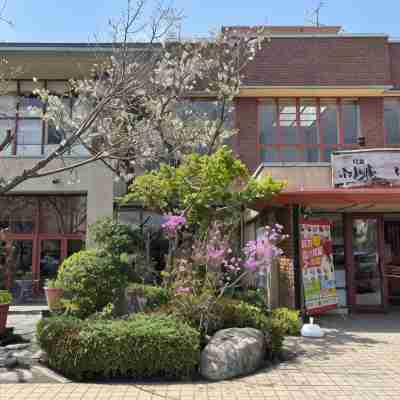 Sakura Piso Hotel Exterior