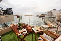 Amazing Seafront Duplex Apartment Sliema