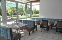Henri 4 Hotels in Glomel
