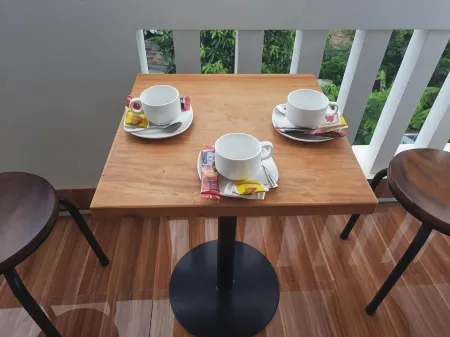 Realkhom Homestay Отели рядом с достопримечательностью «Лолей»