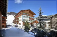 Hotel Posta - Bergblick