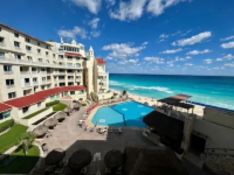 Cancun Plaza - Best Beach