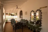 Villa Baywalk Goa - 200 Meters from Morjim Beach - Flughafentransfer