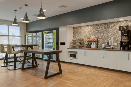 Extended Stay America Premier Suites - Tampa - Gibsonton - Riverview Отели в г. Уаймома