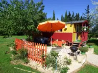 Roulotte La Pitchoune Hotels in Tarascon