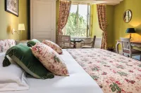 Château de Maillat Hotels in Brenod