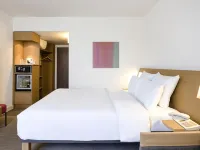 Novotel Nuernberg Messezentrum Отели рядом с достопримечательностью «Стадион «Макс-Морлок»»