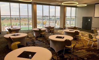 Holiday Inn Express & Suites Saskatoon East - University