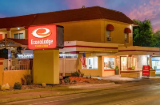 Econo Lodge Inn & Suites Отели в г. 