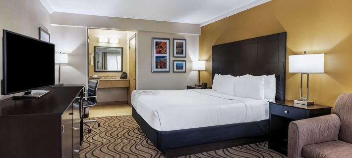 La Quinta Inn & Suites by Wyndham Carlsbad - Legoland Area Hotels in Carlsbad