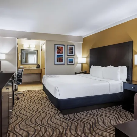 La Quinta Inn & Suites by Wyndham Carlsbad - Legoland Area