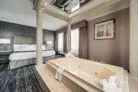 Monte Carlo Inn Brampton - Hot Tub