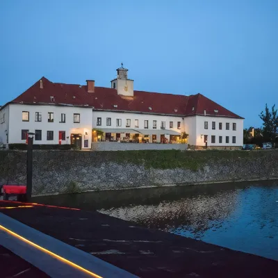 Restaurant Und Pension Alberthafen Отели рядом с достопримечательностью «Котта»