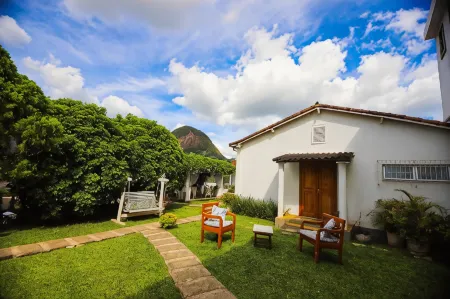 Pousada do Lago Отели рядом с достопримечательностью «Palácio Rio Negro»