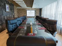 Platinum Seventy Serviced Apartments Hotels near Refan Hall