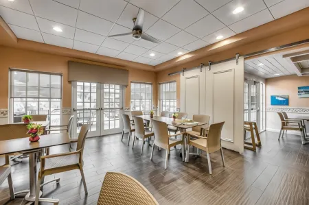 Inn of Naples, Tapestry Collection by Hilton Отели в г. Нейплс