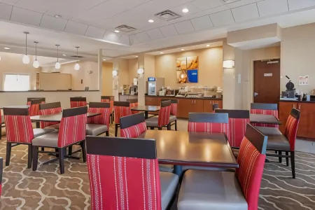 Comfort Suites Fredericksburg North Отели в г. Фолмут