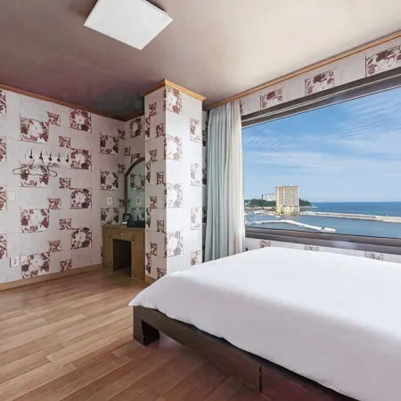 Benikea Hotel Mountain & Ocean Sokcho Отели рядом с достопримечательностью «Порт Daepohang»