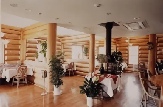 Petit Hotel C'Est Bon