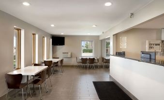 Super 8 by Wyndham Tuscola